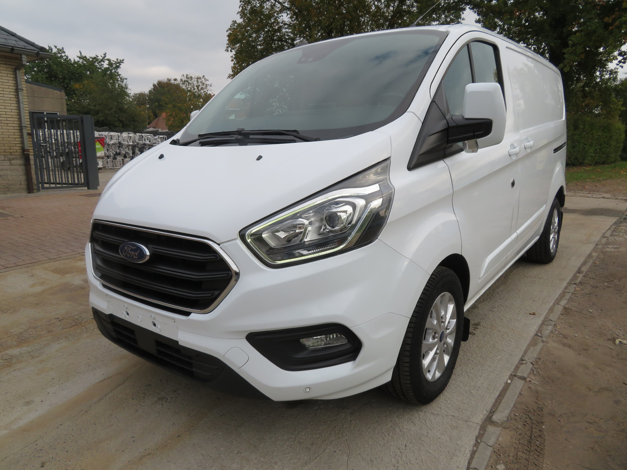 Ford Transit Custom 2.0tdci - Pieni pakettiauto: kuva Ford Transit Custom 2.0tdci - Pieni pakettiauto Ford Transit Custom 2.0tdci - Pieni pakettiauto: kuva Ford Transit Custom 2.0tdci - Pieni pakettiauto