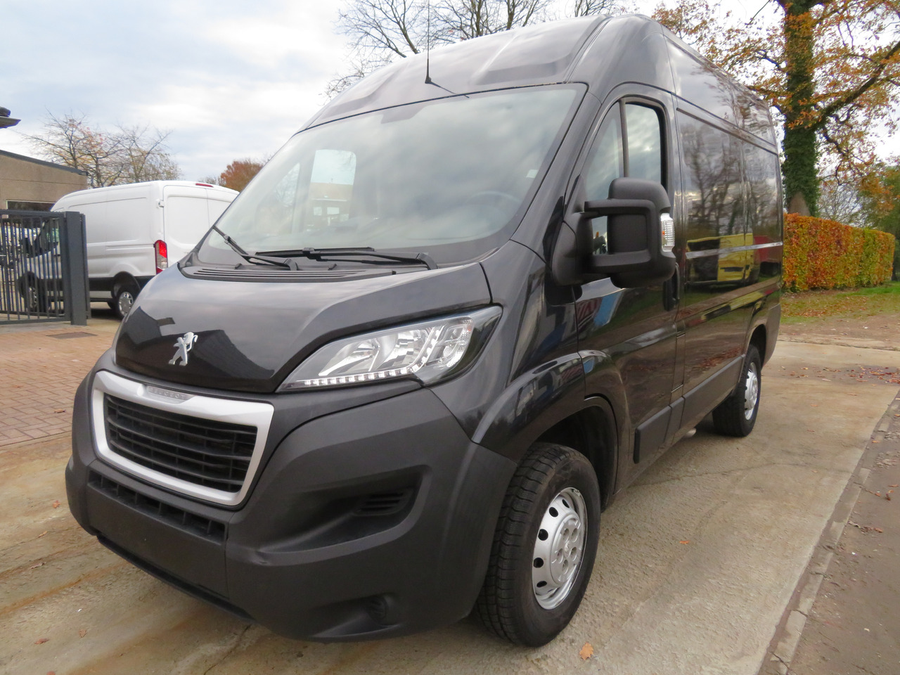 Peugeot Boxer 2.2 BlueHDI L1H2 premium - Pieni pakettiauto: kuva Peugeot Boxer 2.2 BlueHDI L1H2 premium - Pieni pakettiauto Peugeot Boxer 2.2 BlueHDI L1H2 premium - Pieni pakettiauto: kuva Peugeot Boxer 2.2 BlueHDI L1H2 premium - Pieni pakettiauto