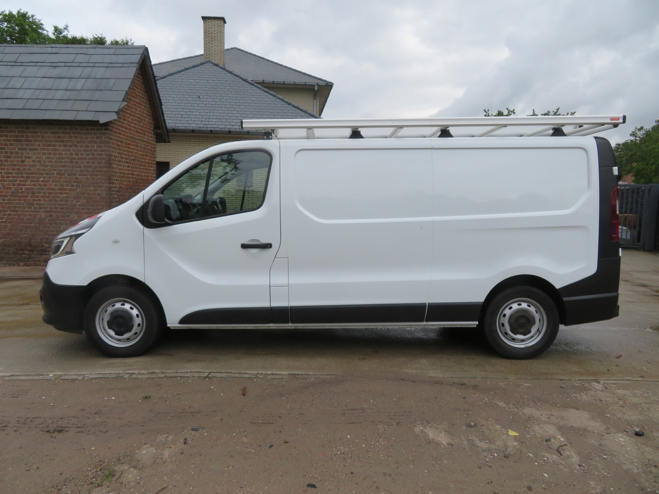 RENAULT Trafic 2.0dCi - L2H1 - Pieni pakettiauto: kuva RENAULT Trafic 2.0dCi - L2H1 - Pieni pakettiauto RENAULT Trafic 2.0dCi - L2H1 - Pieni pakettiauto: kuva RENAULT Trafic 2.0dCi - L2H1 - Pieni pakettiauto