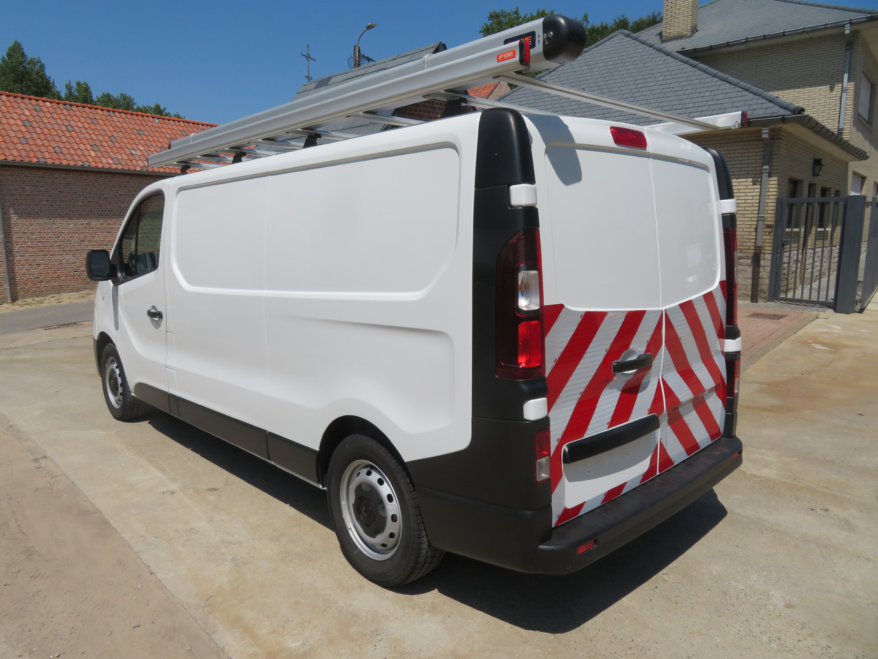 RENAULT Trafic 2.0dCi - L2H1 - Pieni pakettiauto: kuva RENAULT Trafic 2.0dCi - L2H1 - Pieni pakettiauto RENAULT Trafic 2.0dCi - L2H1 - Pieni pakettiauto: kuva RENAULT Trafic 2.0dCi - L2H1 - Pieni pakettiauto