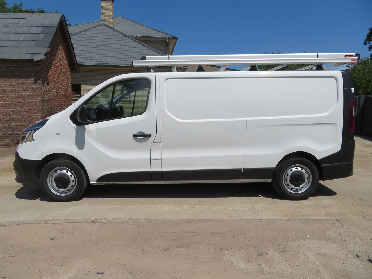 RENAULT Trafic 2.0dCi - L2H1 - Pieni pakettiauto: kuva RENAULT Trafic 2.0dCi - L2H1 - Pieni pakettiauto RENAULT Trafic 2.0dCi - L2H1 - Pieni pakettiauto: kuva RENAULT Trafic 2.0dCi - L2H1 - Pieni pakettiauto