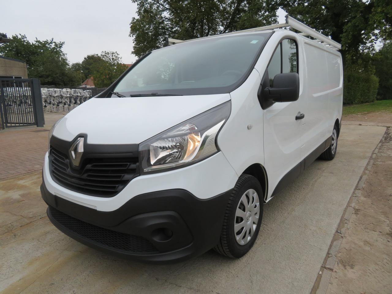 Renault Trafic 1.6dCi Grand Confort - L2H1 - Pieni pakettiauto: kuva Renault Trafic 1.6dCi Grand Confort - L2H1 - Pieni pakettiauto Renault Trafic 1.6dCi Grand Confort - L2H1 - Pieni pakettiauto: kuva Renault Trafic 1.6dCi Grand Confort - L2H1 - Pieni pakettiauto