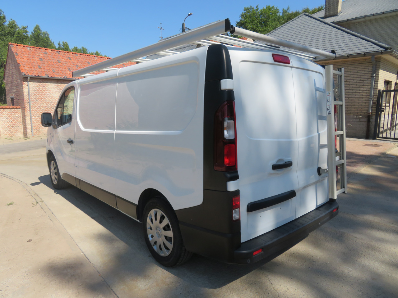 Renault Trafic 1.6dCi Grand Confort - L2H1 - Pieni pakettiauto: kuva Renault Trafic 1.6dCi Grand Confort - L2H1 - Pieni pakettiauto Renault Trafic 1.6dCi Grand Confort - L2H1 - Pieni pakettiauto: kuva Renault Trafic 1.6dCi Grand Confort - L2H1 - Pieni pakettiauto