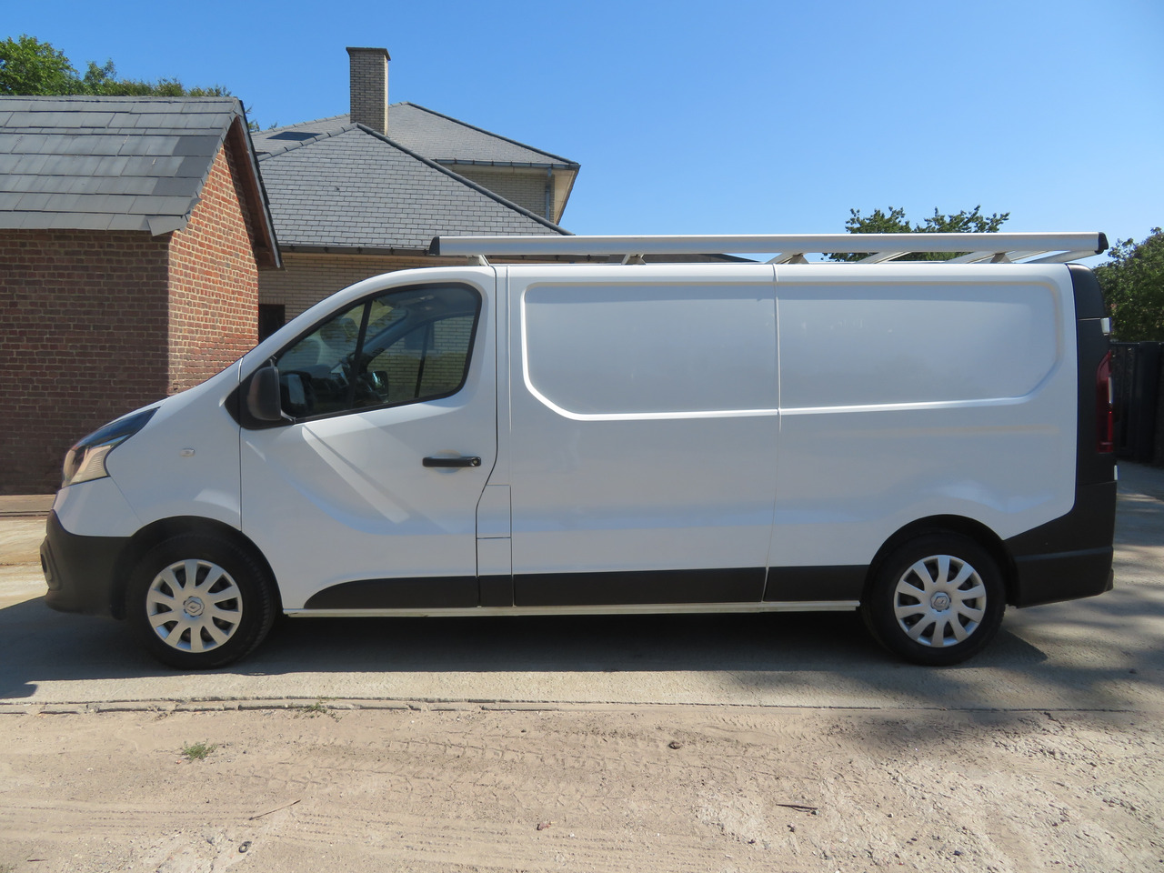 Renault Trafic 1.6dCi Grand Confort - L2H1 - Pieni pakettiauto: kuva Renault Trafic 1.6dCi Grand Confort - L2H1 - Pieni pakettiauto Renault Trafic 1.6dCi Grand Confort - L2H1 - Pieni pakettiauto: kuva Renault Trafic 1.6dCi Grand Confort - L2H1 - Pieni pakettiauto