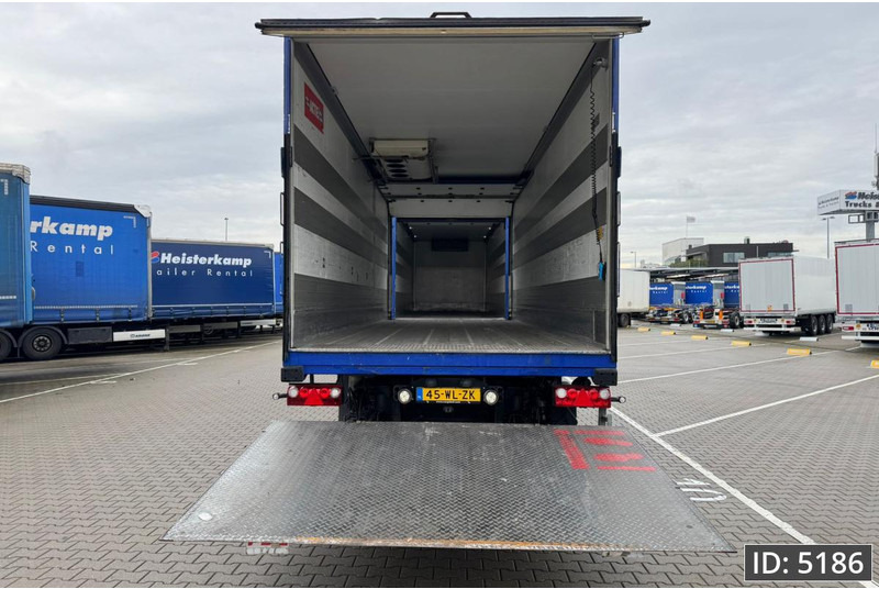 Mercedes-Benz Antos 2736 Day Cab, Euro 6, + Schmitz / Durchladbar / Carrier / 92m3 - Refrigeraattori kuorma-auto: kuva Mercedes-Benz Antos 2736 Day Cab, Euro 6, + Schmitz / Durchladbar / Carrier / 92m3 - Refrigeraattori kuorma-auto Mercedes-Benz Antos 2736 Day Cab, Euro 6, + Schmitz / Durchladbar / Carrier / 92m3 - Refrigeraattori kuorma-auto: kuva Mercedes-Benz Antos 2736 Day Cab, Euro 6, + Schmitz / Durchladbar / Carrier / 92m3 - Refrigeraattori kuorma-auto