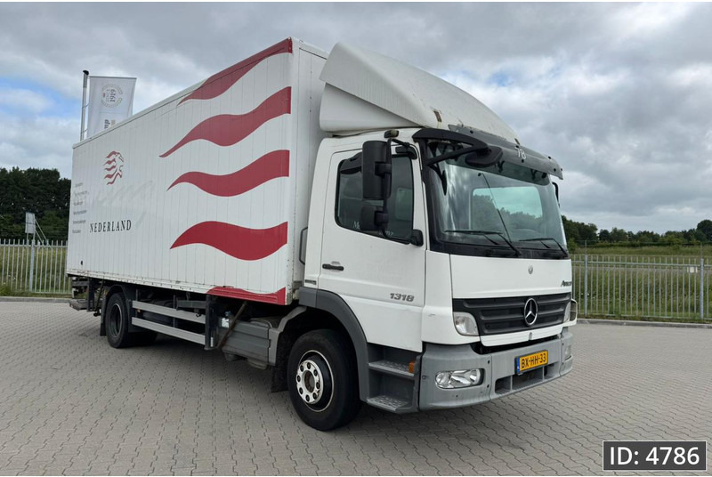 Mercedes-Benz Atego 1318 Day Cab, Euro 5, BDF / EPS automatic / DHOLLANDIA 2000KG - Konttialus/ Vaihtokuormatilat kuorma-auto: kuva Mercedes-Benz Atego 1318 Day Cab, Euro 5, BDF / EPS automatic / DHOLLANDIA 2000KG - Konttialus/ Vaihtokuormatilat kuorma-auto Mercedes-Benz Atego 1318 Day Cab, Euro 5, BDF / EPS automatic / DHOLLANDIA 2000KG - Konttialus/ Vaihtokuormatilat kuorma-auto: kuva Mercedes-Benz Atego 1318 Day Cab, Euro 5, BDF / EPS automatic / DHOLLANDIA 2000KG - Konttialus/ Vaihtokuormatilat kuorma-auto