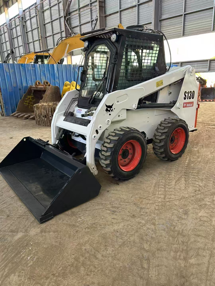BOBCAT Skid Steer Loader S130 - Liukuohjattu kuormaaja: kuva BOBCAT Skid Steer Loader S130 - Liukuohjattu kuormaaja BOBCAT Skid Steer Loader S130 - Liukuohjattu kuormaaja: kuva BOBCAT Skid Steer Loader S130 - Liukuohjattu kuormaaja