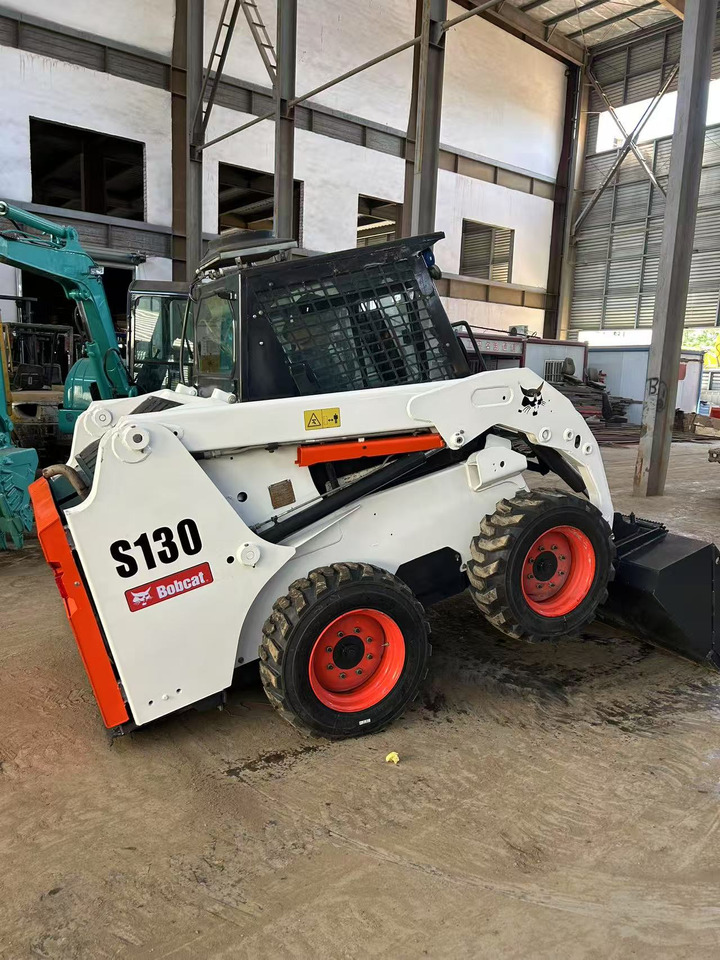 BOBCAT Skid Steer Loader S130 - Liukuohjattu kuormaaja: kuva BOBCAT Skid Steer Loader S130 - Liukuohjattu kuormaaja BOBCAT Skid Steer Loader S130 - Liukuohjattu kuormaaja: kuva BOBCAT Skid Steer Loader S130 - Liukuohjattu kuormaaja