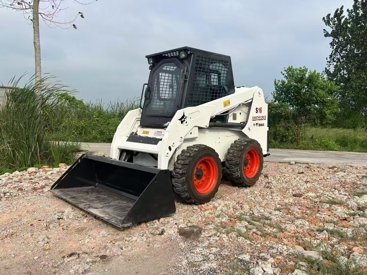 BOBCAT Skid Steer Loader S16 - Liukuohjattu kuormaaja: kuva BOBCAT Skid Steer Loader S16 - Liukuohjattu kuormaaja BOBCAT Skid Steer Loader S16 - Liukuohjattu kuormaaja: kuva BOBCAT Skid Steer Loader S16 - Liukuohjattu kuormaaja