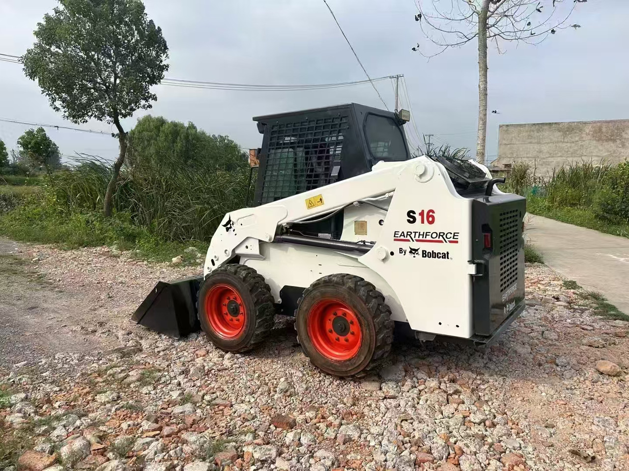 BOBCAT Skid Steer Loader S16 - Liukuohjattu kuormaaja: kuva BOBCAT Skid Steer Loader S16 - Liukuohjattu kuormaaja BOBCAT Skid Steer Loader S16 - Liukuohjattu kuormaaja: kuva BOBCAT Skid Steer Loader S16 - Liukuohjattu kuormaaja