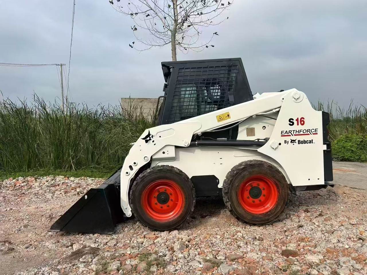 BOBCAT Skid Steer Loader S16 - Liukuohjattu kuormaaja: kuva BOBCAT Skid Steer Loader S16 - Liukuohjattu kuormaaja BOBCAT Skid Steer Loader S16 - Liukuohjattu kuormaaja: kuva BOBCAT Skid Steer Loader S16 - Liukuohjattu kuormaaja
