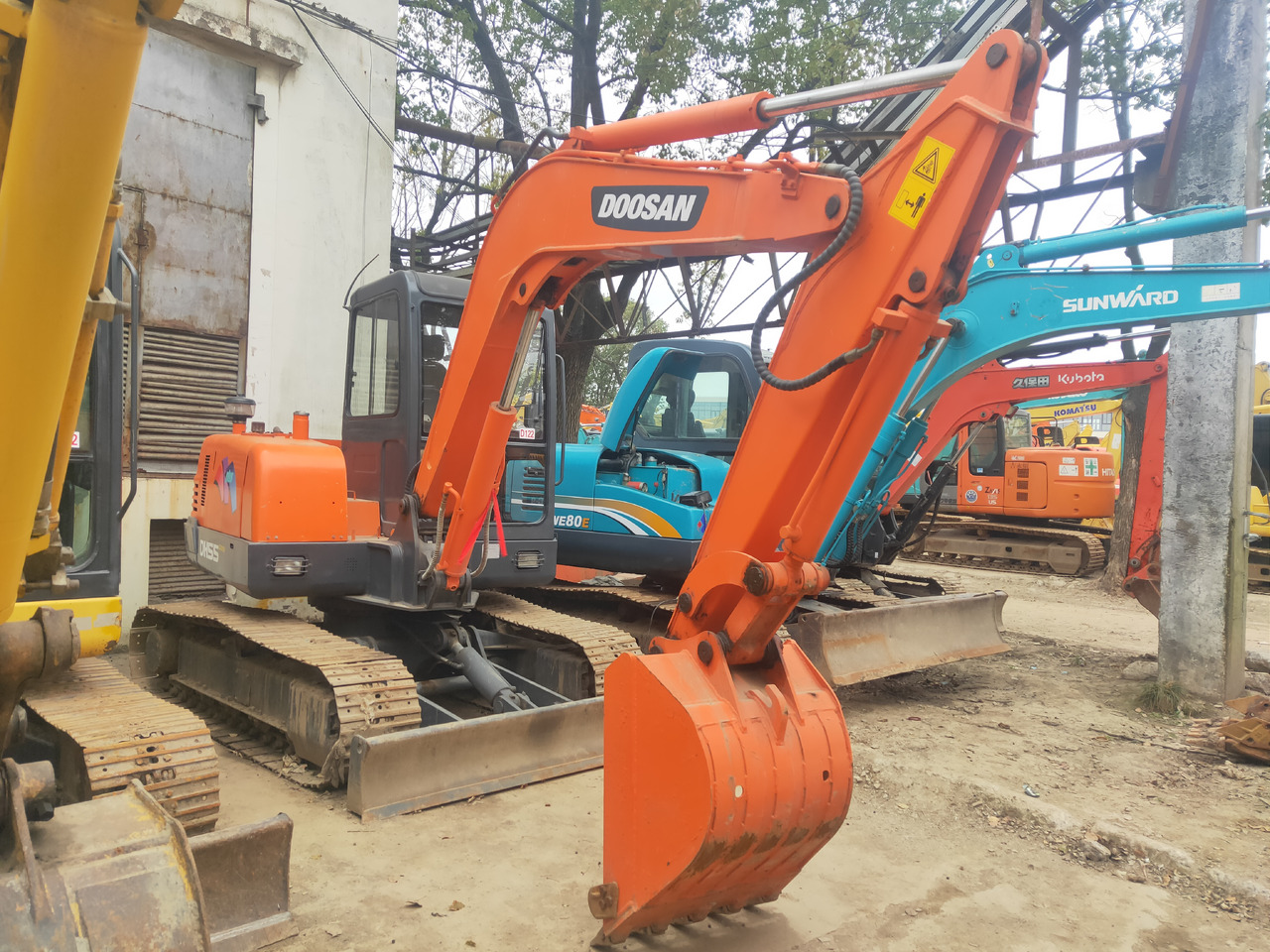 DOOSAN Mini Excavator DH5550 - Minikuormaaja: kuva DOOSAN Mini Excavator DH5550 - Minikuormaaja DOOSAN Mini Excavator DH5550 - Minikuormaaja: kuva DOOSAN Mini Excavator DH5550 - Minikuormaaja