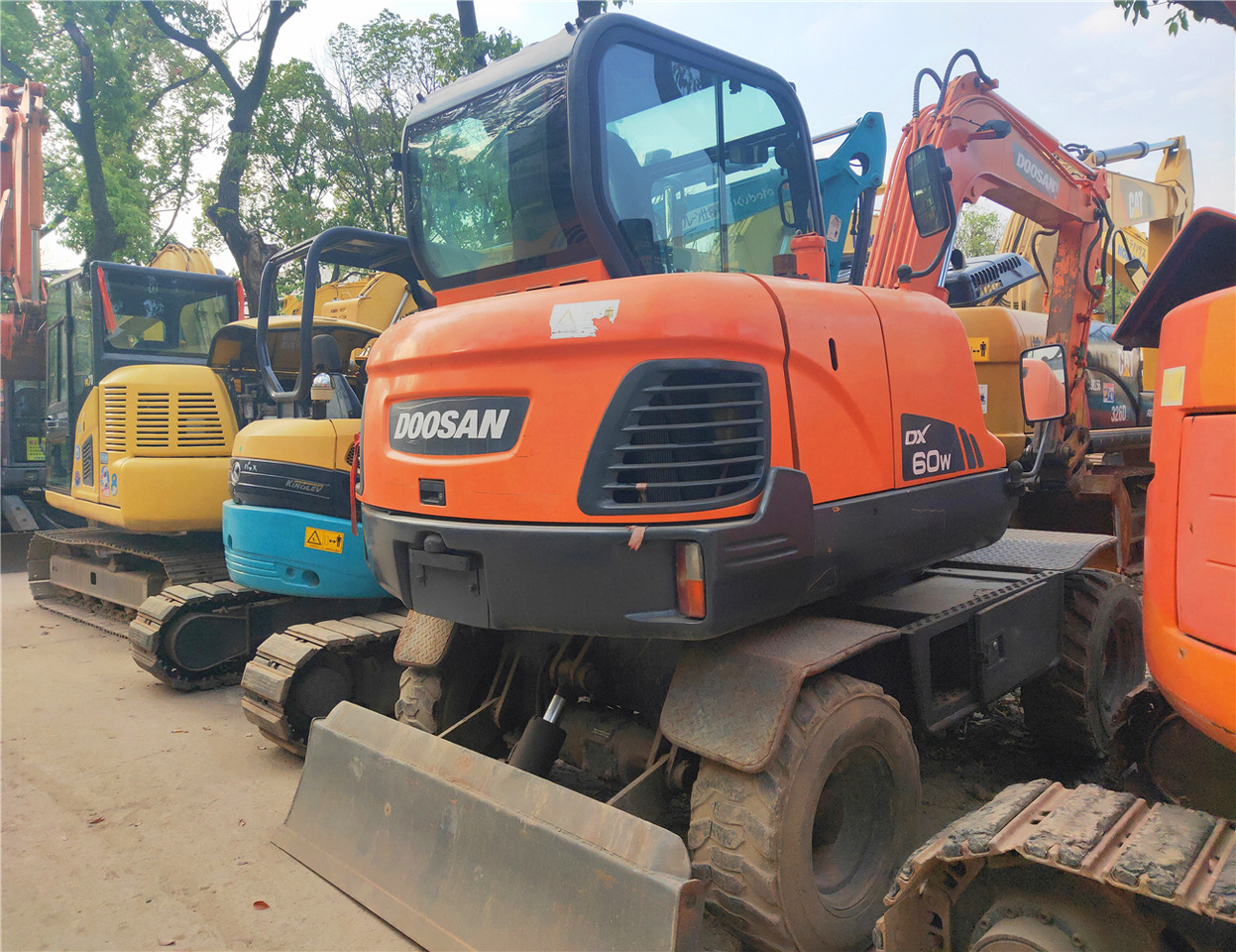 DOOSAN Mini Excavator DX60W Click Here for Discount - Minikuormaaja: kuva DOOSAN Mini Excavator DX60W Click Here for Discount - Minikuormaaja DOOSAN Mini Excavator DX60W Click Here for Discount - Minikuormaaja: kuva DOOSAN Mini Excavator DX60W Click Here for Discount - Minikuormaaja