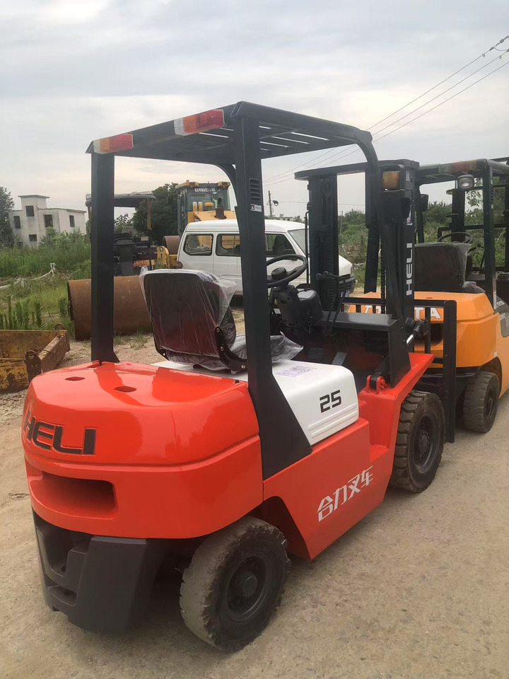 HELI 2.5 ton Fork lift Click for Discount - Dieseltrukki: kuva HELI 2.5 ton Fork lift Click for Discount - Dieseltrukki HELI 2.5 ton Fork lift Click for Discount - Dieseltrukki: kuva HELI 2.5 ton Fork lift Click for Discount - Dieseltrukki