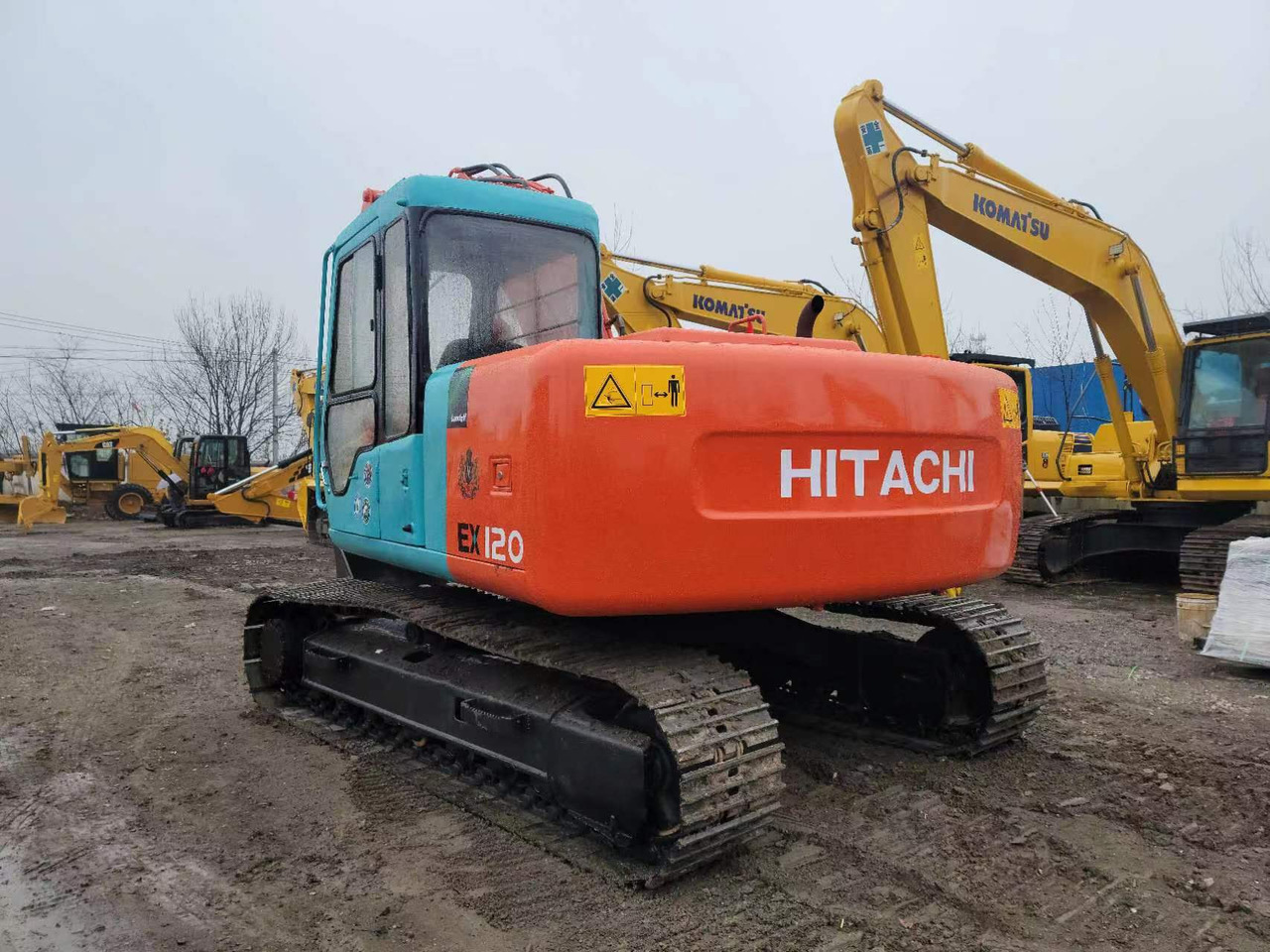 HITACHI EX120-3 - Telakaivukone: kuva HITACHI EX120-3 - Telakaivukone HITACHI EX120-3 - Telakaivukone: kuva HITACHI EX120-3 - Telakaivukone