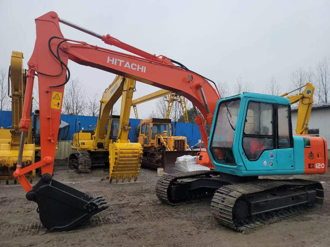 HITACHI EX120-3 - Telakaivukone: kuva HITACHI EX120-3 - Telakaivukone HITACHI EX120-3 - Telakaivukone: kuva HITACHI EX120-3 - Telakaivukone