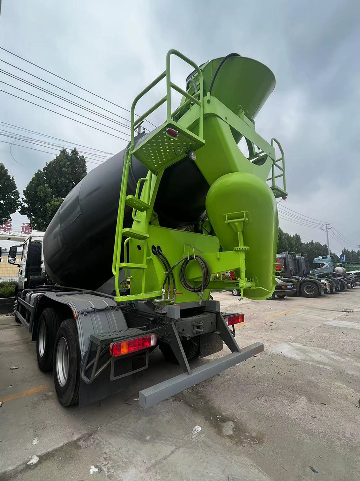 HOWO TX350 Cement Mixer Truck - Betoniauto: kuva HOWO TX350 Cement Mixer Truck - Betoniauto HOWO TX350 Cement Mixer Truck - Betoniauto: kuva HOWO TX350 Cement Mixer Truck - Betoniauto