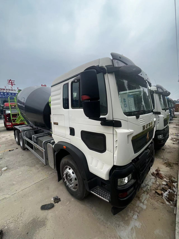 HOWO TX350 Cement Mixer Truck - Betoniauto: kuva HOWO TX350 Cement Mixer Truck - Betoniauto HOWO TX350 Cement Mixer Truck - Betoniauto: kuva HOWO TX350 Cement Mixer Truck - Betoniauto