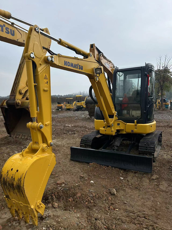 KOMATSU Mini Excavator PC40 With Enclosed Cab - Minikuormaaja: kuva KOMATSU Mini Excavator PC40 With Enclosed Cab - Minikuormaaja KOMATSU Mini Excavator PC40 With Enclosed Cab - Minikuormaaja: kuva KOMATSU Mini Excavator PC40 With Enclosed Cab - Minikuormaaja