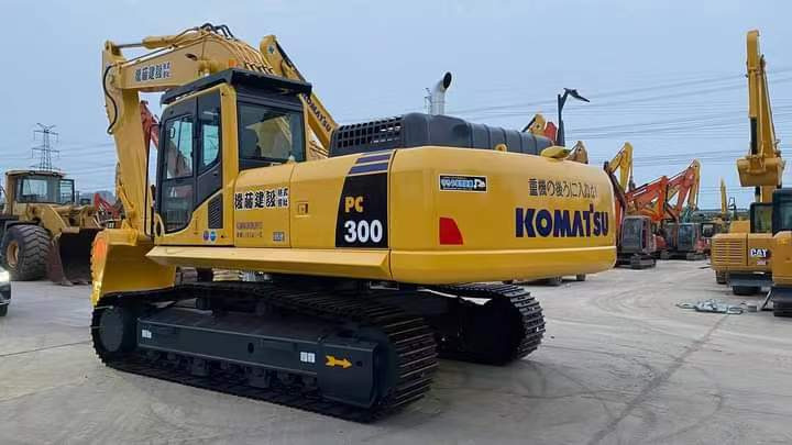 KOMATSU PC300-8 Excavator | Ultra Low Hours 4,200 | One Owner | Full Service History - Telakaivukone: kuva KOMATSU PC300-8 Excavator | Ultra Low Hours 4,200 | One Owner | Full Service History - Telakaivukone KOMATSU PC300-8 Excavator | Ultra Low Hours 4,200 | One Owner | Full Service History - Telakaivukone: kuva KOMATSU PC300-8 Excavator | Ultra Low Hours 4,200 | One Owner | Full Service History - Telakaivukone