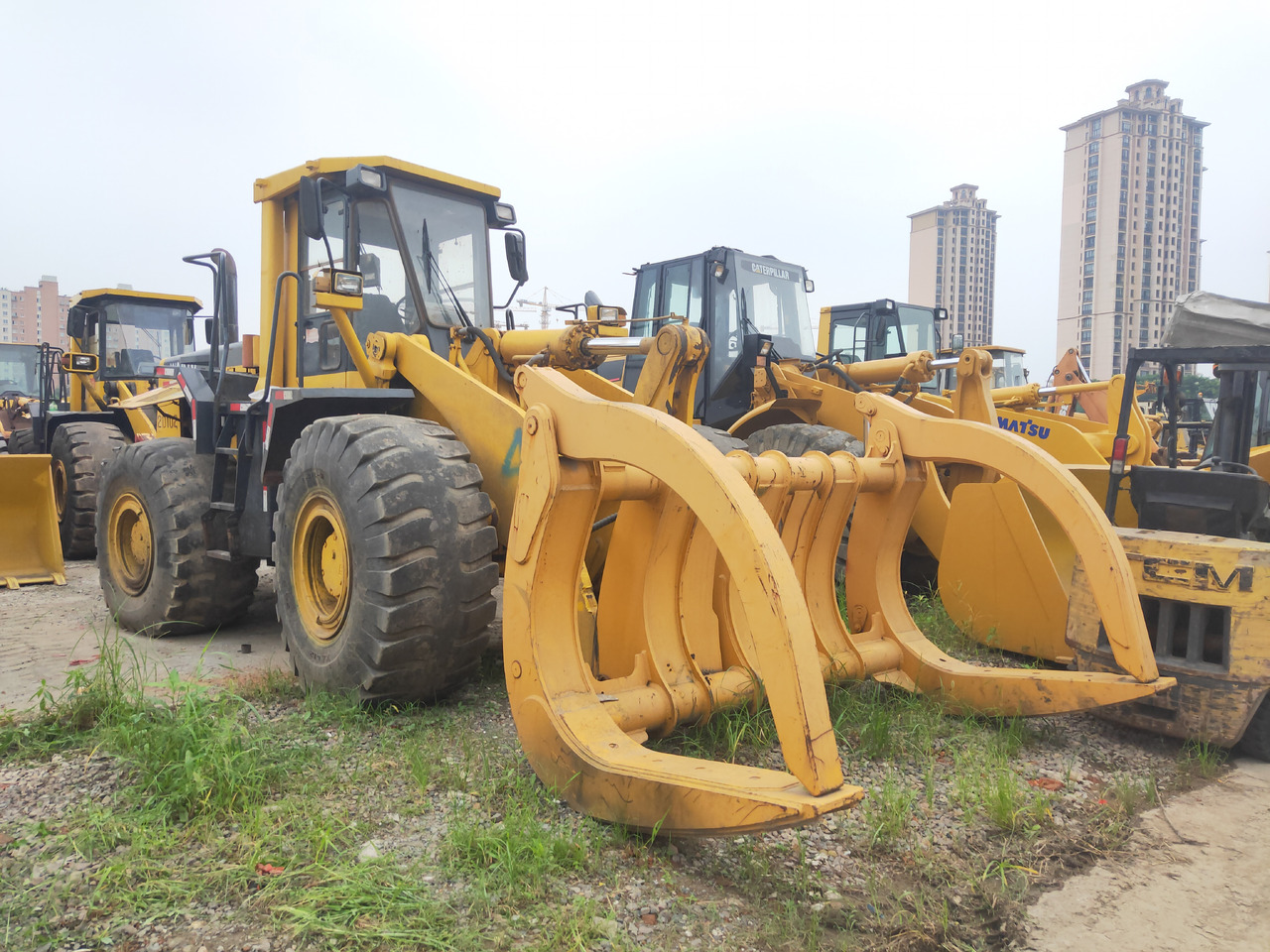 KOMATSU Wheel WA470-3 With a fork - Pyöräkuormaaja: kuva KOMATSU Wheel WA470-3 With a fork - Pyöräkuormaaja KOMATSU Wheel WA470-3 With a fork - Pyöräkuormaaja: kuva KOMATSU Wheel WA470-3 With a fork - Pyöräkuormaaja