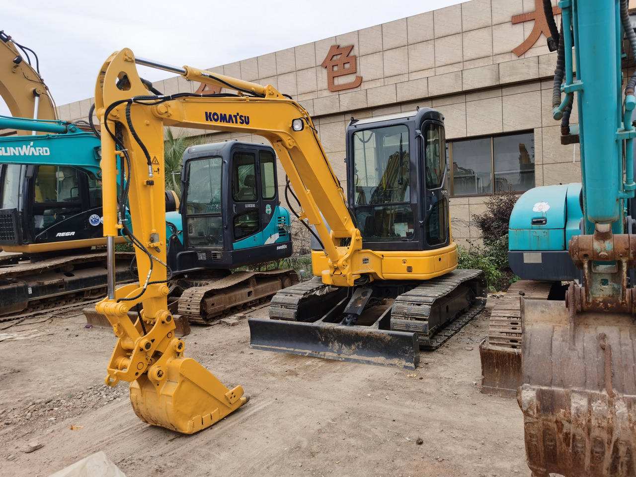 Komatsu Mini Excavator Pc40MR - Minikuormaaja: kuva Komatsu Mini Excavator Pc40MR - Minikuormaaja Komatsu Mini Excavator Pc40MR - Minikuormaaja: kuva Komatsu Mini Excavator Pc40MR - Minikuormaaja