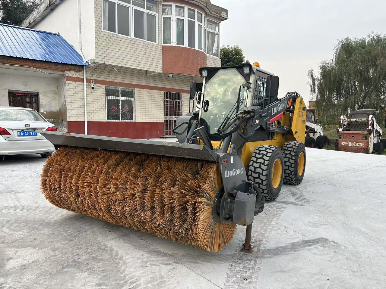 Liugong 385B Skid Steer Loader Click for Discount - Liukuohjattu kuormaaja: kuva Liugong 385B Skid Steer Loader Click for Discount - Liukuohjattu kuormaaja Liugong 385B Skid Steer Loader Click for Discount - Liukuohjattu kuormaaja: kuva Liugong 385B Skid Steer Loader Click for Discount - Liukuohjattu kuormaaja