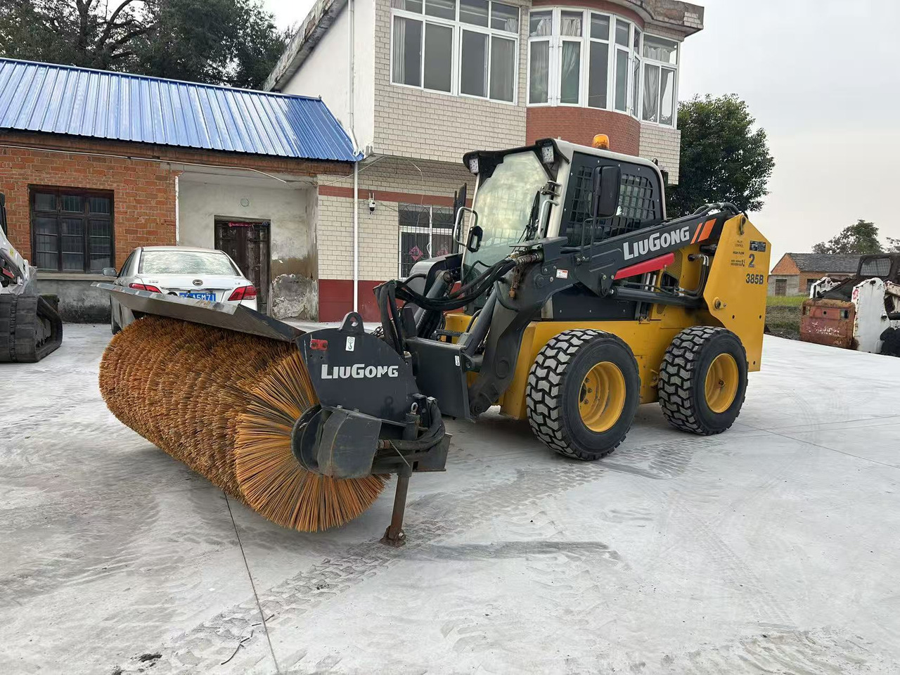 Liugong 385B Skid Steer Loader Click for Discount - Liukuohjattu kuormaaja: kuva Liugong 385B Skid Steer Loader Click for Discount - Liukuohjattu kuormaaja Liugong 385B Skid Steer Loader Click for Discount - Liukuohjattu kuormaaja: kuva Liugong 385B Skid Steer Loader Click for Discount - Liukuohjattu kuormaaja