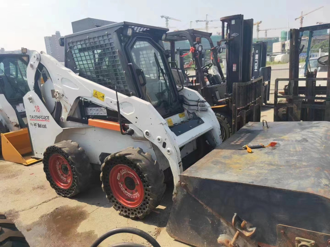 BOBCAT Skid Steer Loader S18 - Rakennuskoneet: kuva BOBCAT Skid Steer Loader S18 - Rakennuskoneet BOBCAT Skid Steer Loader S18 - Rakennuskoneet: kuva BOBCAT Skid Steer Loader S18 - Rakennuskoneet