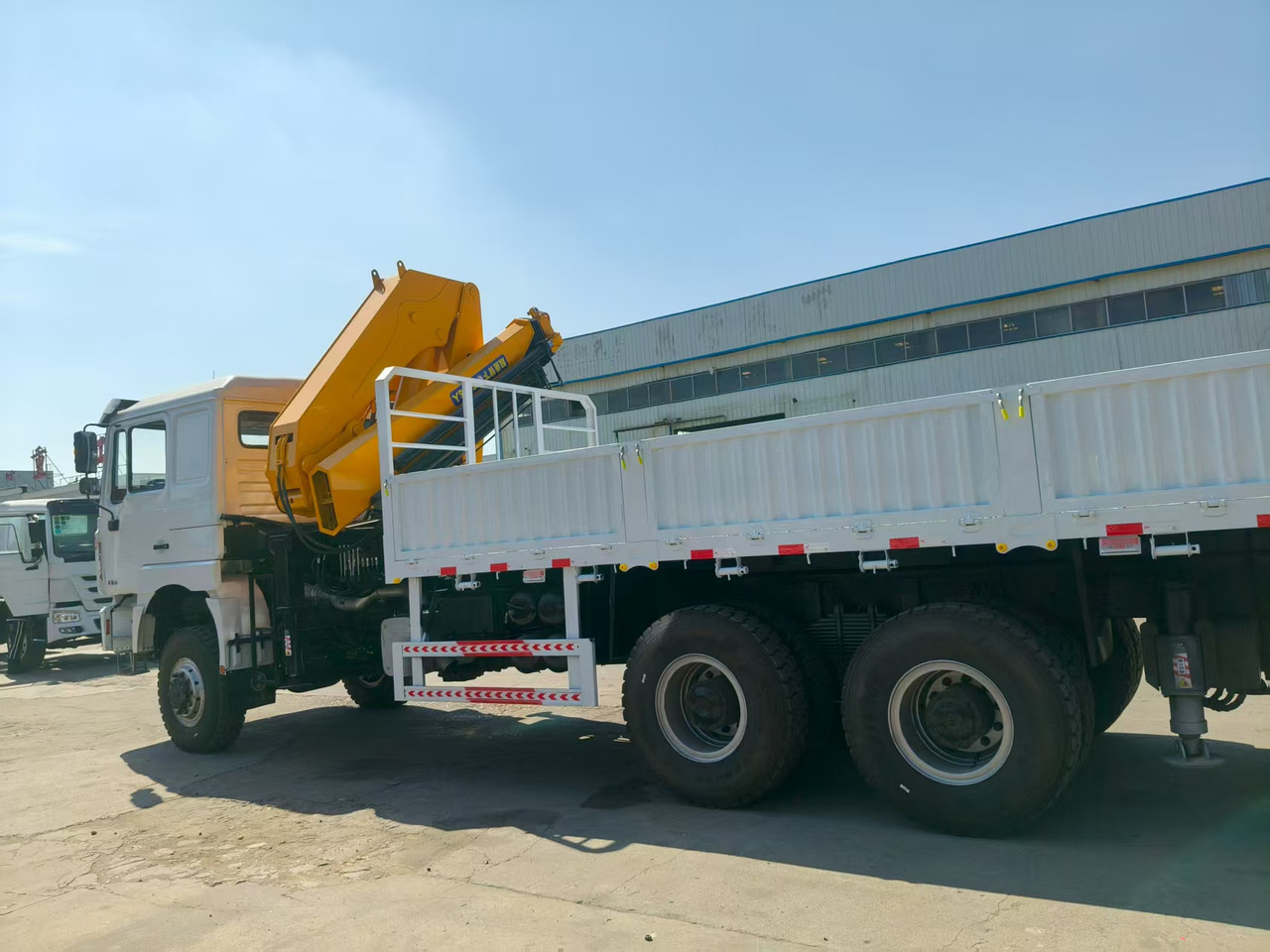 SHACMAN Truck Counted Crane 6x4 Click for Discount - Kippiauto kuorma-auto: kuva SHACMAN Truck Counted Crane 6x4 Click for Discount - Kippiauto kuorma-auto SHACMAN Truck Counted Crane 6x4 Click for Discount - Kippiauto kuorma-auto: kuva SHACMAN Truck Counted Crane 6x4 Click for Discount - Kippiauto kuorma-auto