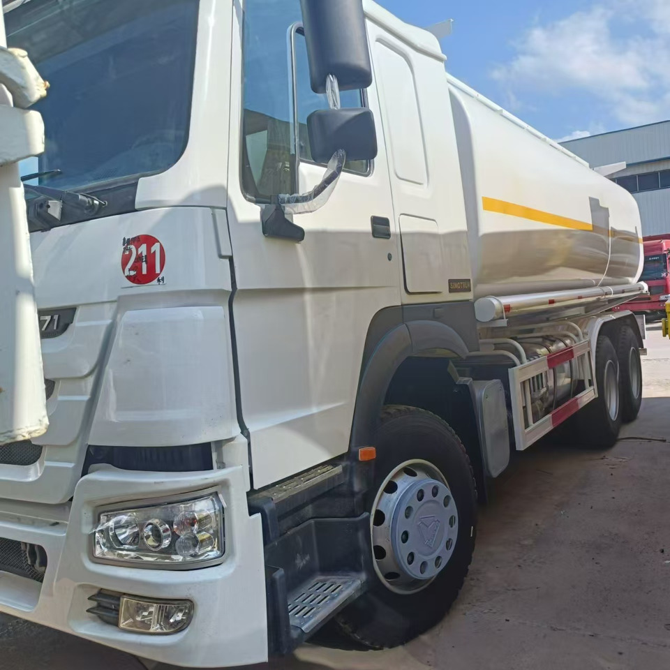 SINOTRUK HOWO 371 - Säiliöauto: kuva SINOTRUK HOWO 371 - Säiliöauto SINOTRUK HOWO 371 - Säiliöauto: kuva SINOTRUK HOWO 371 - Säiliöauto