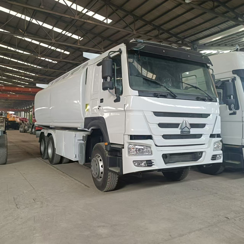 SINOTRUK HOWO 371 - Säiliöauto: kuva SINOTRUK HOWO 371 - Säiliöauto SINOTRUK HOWO 371 - Säiliöauto: kuva SINOTRUK HOWO 371 - Säiliöauto