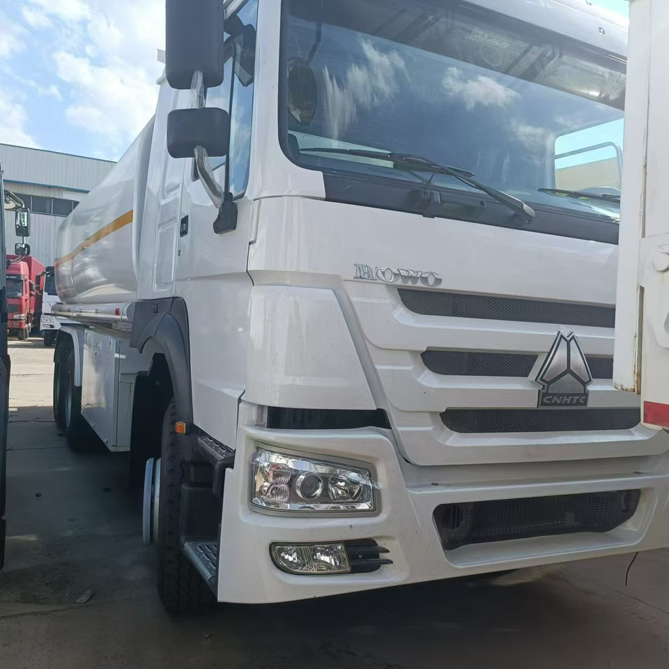 SINOTRUK HOWO 371 - Säiliöauto: kuva SINOTRUK HOWO 371 - Säiliöauto SINOTRUK HOWO 371 - Säiliöauto: kuva SINOTRUK HOWO 371 - Säiliöauto