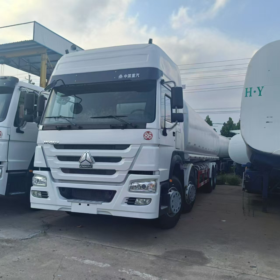 SINOTRUK Howo 371 Fuel Tanker Click Here For DISCOUNT - Säiliöauto: kuva SINOTRUK Howo 371 Fuel Tanker Click Here For DISCOUNT - Säiliöauto SINOTRUK Howo 371 Fuel Tanker Click Here For DISCOUNT - Säiliöauto: kuva SINOTRUK Howo 371 Fuel Tanker Click Here For DISCOUNT - Säiliöauto