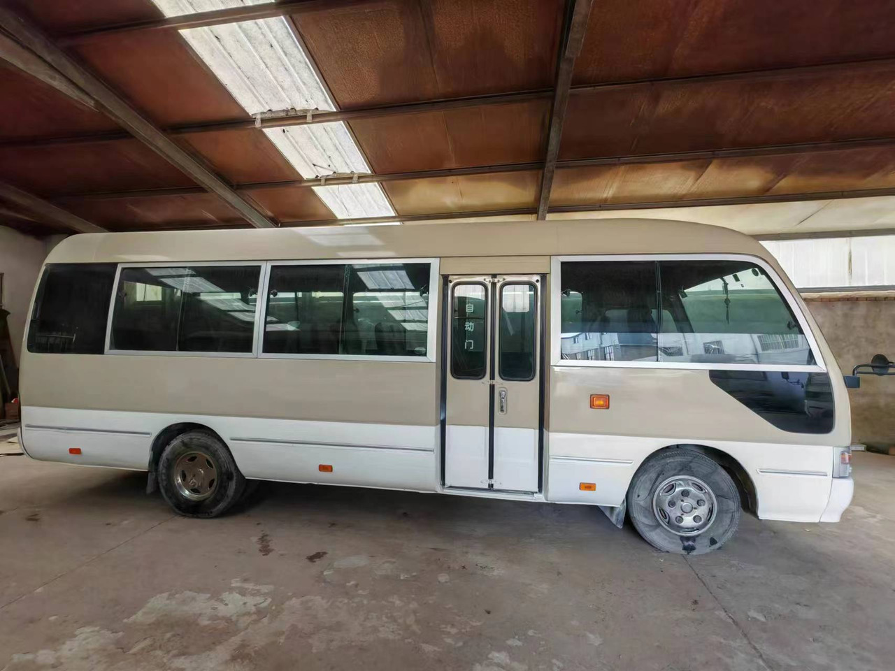 TOYOTA Coach Mini Bus 26 Seats Click Here for Discount - Turistibussi: kuva TOYOTA Coach Mini Bus 26 Seats Click Here for Discount - Turistibussi TOYOTA Coach Mini Bus 26 Seats Click Here for Discount - Turistibussi: kuva TOYOTA Coach Mini Bus 26 Seats Click Here for Discount - Turistibussi