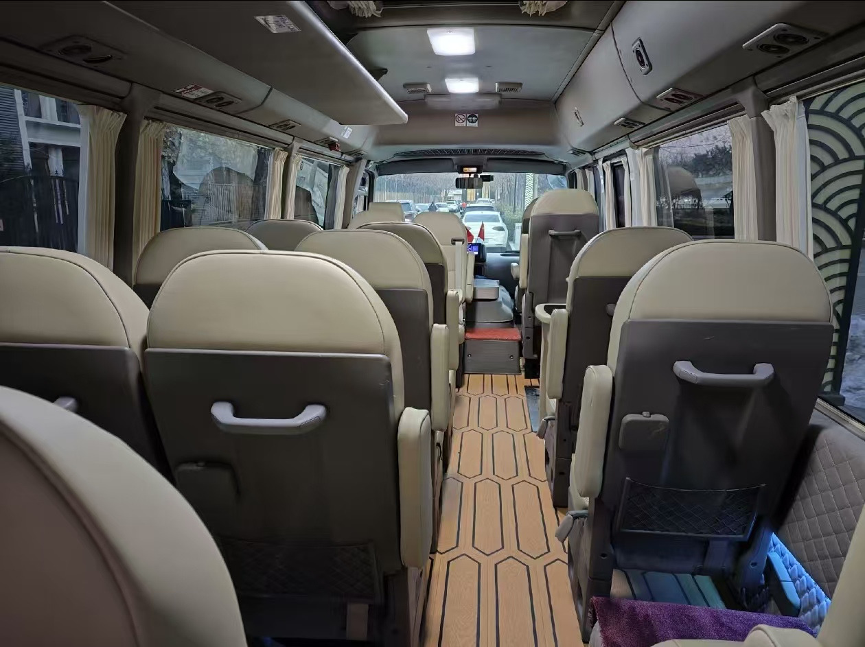 TOYOTA White Mini Bus Click Here for Discount - Turistibussi: kuva TOYOTA White Mini Bus Click Here for Discount - Turistibussi TOYOTA White Mini Bus Click Here for Discount - Turistibussi: kuva TOYOTA White Mini Bus Click Here for Discount - Turistibussi