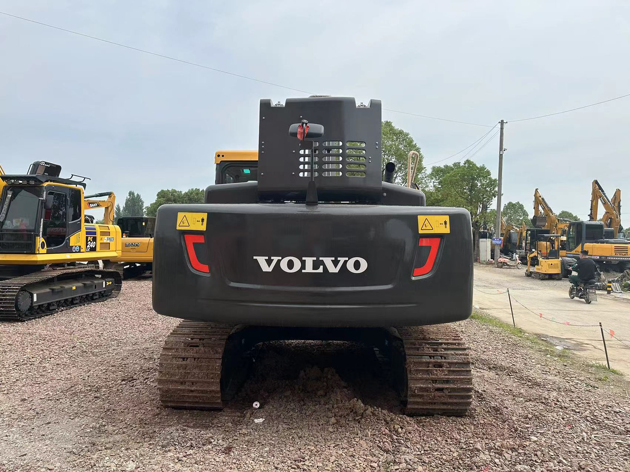 VOLVO Excavator EC240D Cilck for Discount - Telakaivukone: kuva VOLVO Excavator EC240D Cilck for Discount - Telakaivukone VOLVO Excavator EC240D Cilck for Discount - Telakaivukone: kuva VOLVO Excavator EC240D Cilck for Discount - Telakaivukone