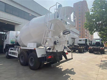 SINOTRUK Cement Mixer Truck for Sale in Zambia - Betoniauto: kuva SINOTRUK Cement Mixer Truck for Sale in Zambia - Betoniauto SINOTRUK Cement Mixer Truck for Sale in Zambia - Betoniauto: kuva SINOTRUK Cement Mixer Truck for Sale in Zambia - Betoniauto