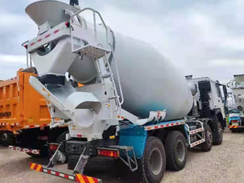 SINOTRUK Concrete Truck for Sale in Mali - Betoniauto: kuva SINOTRUK Concrete Truck for Sale in Mali - Betoniauto SINOTRUK Concrete Truck for Sale in Mali - Betoniauto: kuva SINOTRUK Concrete Truck for Sale in Mali - Betoniauto