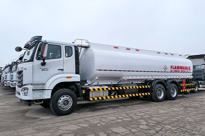 SINOTRUK Howo 380 Petrol Tanker Truck Price for Sale in Sierra Leone - Säiliöauto: kuva SINOTRUK Howo 380 Petrol Tanker Truck Price for Sale in Sierra Leone - Säiliöauto SINOTRUK Howo 380 Petrol Tanker Truck Price for Sale in Sierra Leone - Säiliöauto: kuva SINOTRUK Howo 380 Petrol Tanker Truck Price for Sale in Sierra Leone - Säiliöauto