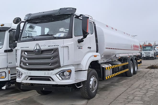 SINOTRUK Howo 380 Petrol Tanker Truck Price for Sale in Sierra Leone - Säiliöauto: kuva SINOTRUK Howo 380 Petrol Tanker Truck Price for Sale in Sierra Leone - Säiliöauto SINOTRUK Howo 380 Petrol Tanker Truck Price for Sale in Sierra Leone - Säiliöauto: kuva SINOTRUK Howo 380 Petrol Tanker Truck Price for Sale in Sierra Leone - Säiliöauto