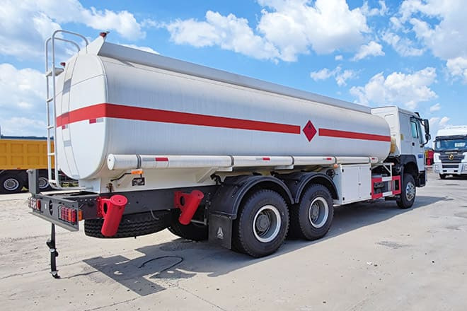 SINOTRUK Howo 400 Diesel Tanker Truck for Sale in Nigeria - Säiliöauto: kuva SINOTRUK Howo 400 Diesel Tanker Truck for Sale in Nigeria - Säiliöauto SINOTRUK Howo 400 Diesel Tanker Truck for Sale in Nigeria - Säiliöauto: kuva SINOTRUK Howo 400 Diesel Tanker Truck for Sale in Nigeria - Säiliöauto