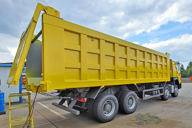 SINOTRUK Howo 430 8x4 Dump Truck Price for Sale in Senegal - Kippiauto kuorma-auto: kuva SINOTRUK Howo 430 8x4 Dump Truck Price for Sale in Senegal - Kippiauto kuorma-auto SINOTRUK Howo 430 8x4 Dump Truck Price for Sale in Senegal - Kippiauto kuorma-auto: kuva SINOTRUK Howo 430 8x4 Dump Truck Price for Sale in Senegal - Kippiauto kuorma-auto