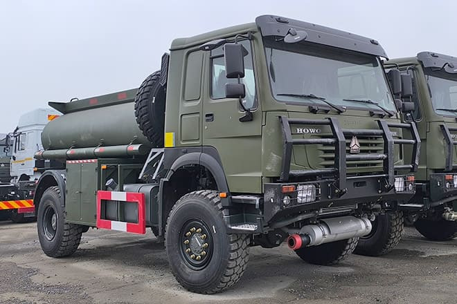 SINOTRUK Howo 4X2 Small Fuel Tanker Truck for Sale in Zambia - Säiliöauto: kuva SINOTRUK Howo 4X2 Small Fuel Tanker Truck for Sale in Zambia - Säiliöauto SINOTRUK Howo 4X2 Small Fuel Tanker Truck for Sale in Zambia - Säiliöauto: kuva SINOTRUK Howo 4X2 Small Fuel Tanker Truck for Sale in Zambia - Säiliöauto