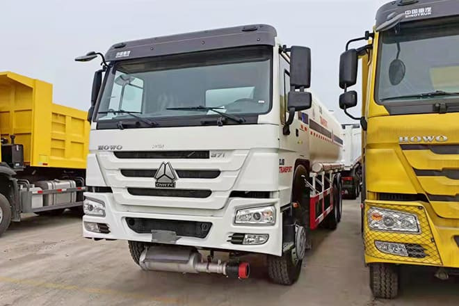 SINOTRUK Howo 6X4 Oil Truck Price for Sale in Djibouti - Säiliöauto: kuva SINOTRUK Howo 6X4 Oil Truck Price for Sale in Djibouti - Säiliöauto SINOTRUK Howo 6X4 Oil Truck Price for Sale in Djibouti - Säiliöauto: kuva SINOTRUK Howo 6X4 Oil Truck Price for Sale in Djibouti - Säiliöauto