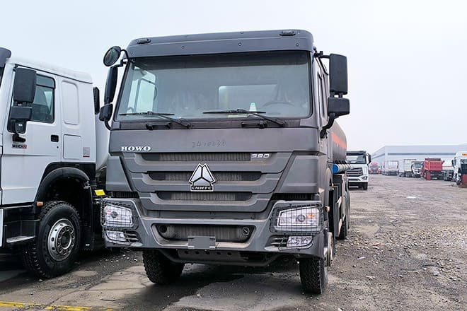 SINOTRUK Howo 6x4 380 Oil Truck for Sale in Mali - Säiliöauto: kuva SINOTRUK Howo 6x4 380 Oil Truck for Sale in Mali - Säiliöauto SINOTRUK Howo 6x4 380 Oil Truck for Sale in Mali - Säiliöauto: kuva SINOTRUK Howo 6x4 380 Oil Truck for Sale in Mali - Säiliöauto