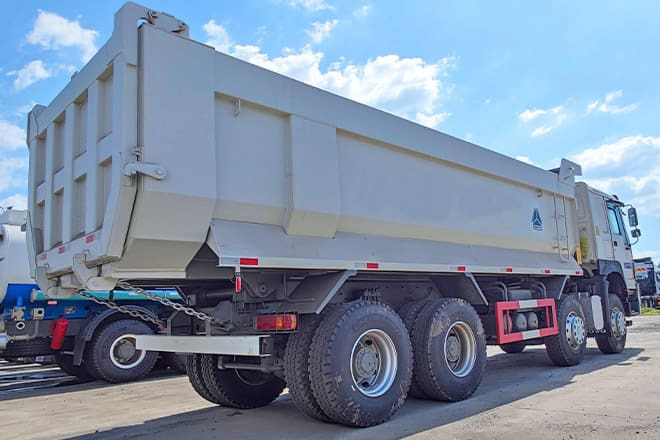 SINOTRUK Howo 8x4 Tipper Truck for Sale in Guinea - Kippiauto kuorma-auto: kuva SINOTRUK Howo 8x4 Tipper Truck for Sale in Guinea - Kippiauto kuorma-auto SINOTRUK Howo 8x4 Tipper Truck for Sale in Guinea - Kippiauto kuorma-auto: kuva SINOTRUK Howo 8x4 Tipper Truck for Sale in Guinea - Kippiauto kuorma-auto