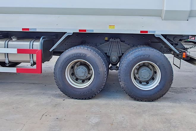 Leasing SINOTRUK Howo 8x4 Tipper Truck for Sale in Guinea SINOTRUK Howo 8x4 Tipper Truck for Sale in Guinea: kuva Leasing SINOTRUK Howo 8x4 Tipper Truck for Sale in Guinea SINOTRUK Howo 8x4 Tipper Truck for Sale in Guinea