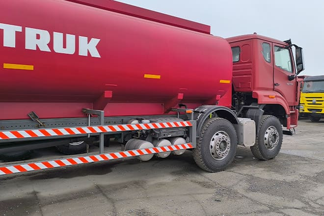 SINOTRUK Howo NX380 Diesel Tanker Truck for Sale in Tanzania - Säiliöauto: kuva SINOTRUK Howo NX380 Diesel Tanker Truck for Sale in Tanzania - Säiliöauto SINOTRUK Howo NX380 Diesel Tanker Truck for Sale in Tanzania - Säiliöauto: kuva SINOTRUK Howo NX380 Diesel Tanker Truck for Sale in Tanzania - Säiliöauto