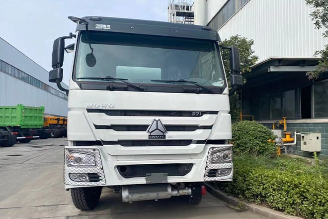 SINOTRUK Howo Stainless Steel Fuel Tanks for Trucks for Sale in Paraguay - Säiliöauto: kuva SINOTRUK Howo Stainless Steel Fuel Tanks for Trucks for Sale in Paraguay - Säiliöauto SINOTRUK Howo Stainless Steel Fuel Tanks for Trucks for Sale in Paraguay - Säiliöauto: kuva SINOTRUK Howo Stainless Steel Fuel Tanks for Trucks for Sale in Paraguay - Säiliöauto